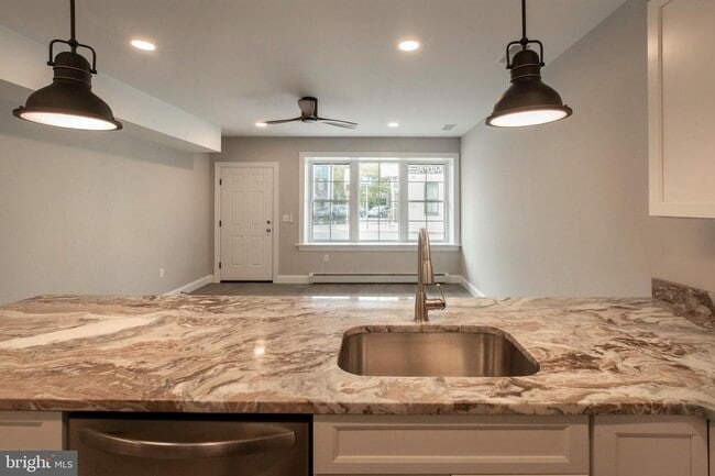 Building Photo - 5 Park Ln