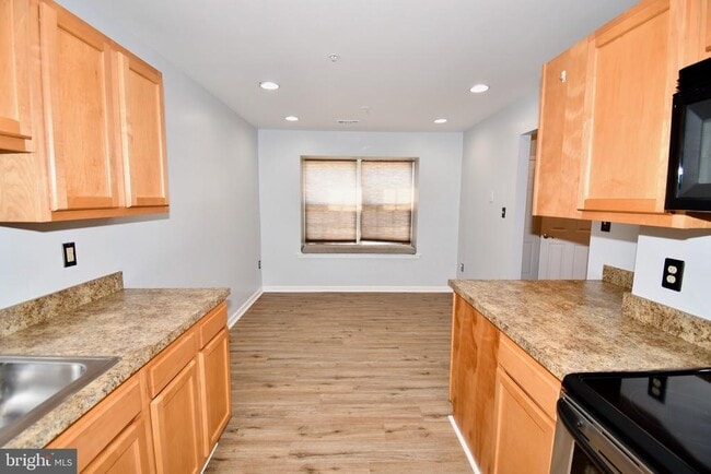 Building Photo - 11234 Hannah Way