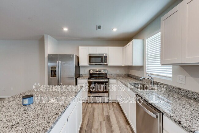 Building Photo - 2057 Westchester Dr