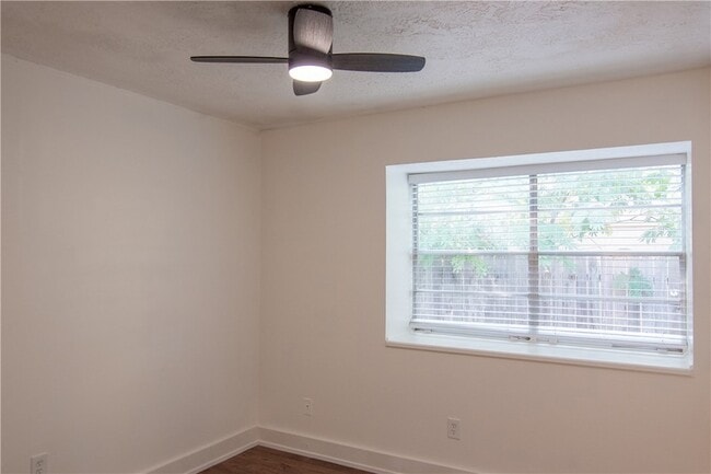 Building Photo - 3213 Heatherwood Dr