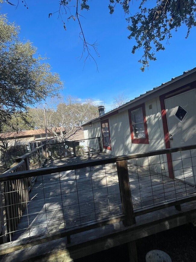 Building Photo - NEW ON MARKET