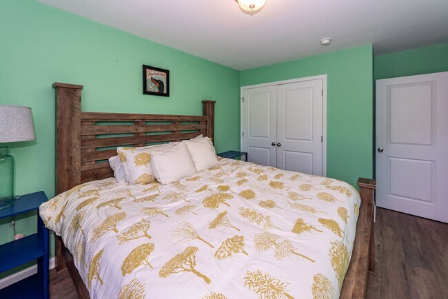 Building Photo - 4 Bedroom, 2.5 Bathroom Home in Brownswood...