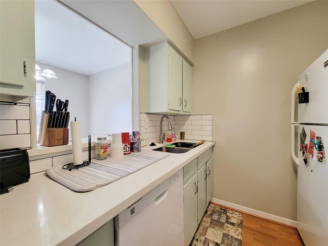 Building Photo - 9029 Gaylord Dr