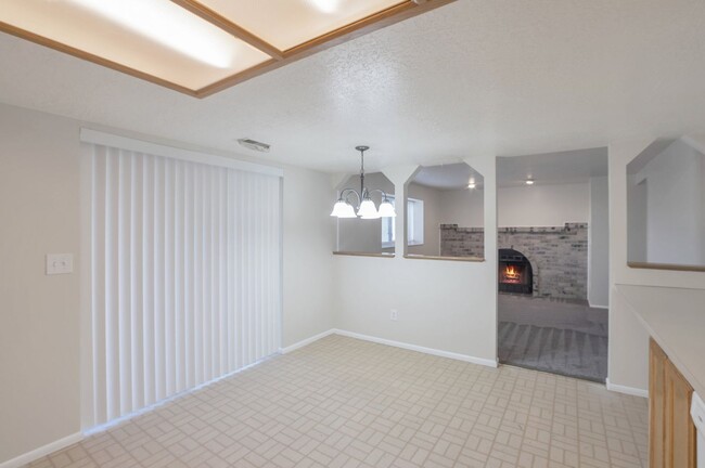 Building Photo - Charming 2 Bed, 1.5 Bath Home with Modern ...