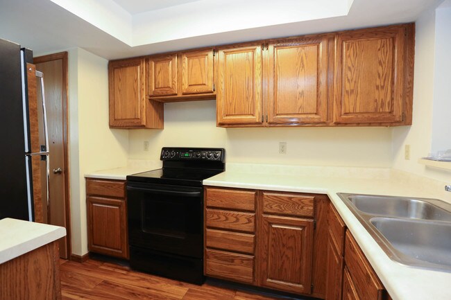 Building Photo - 439 Foxfire Dr