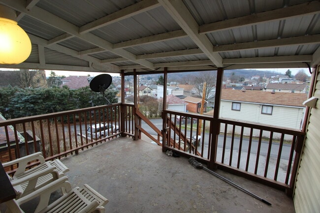 Building Photo - 624 Carothers Ave