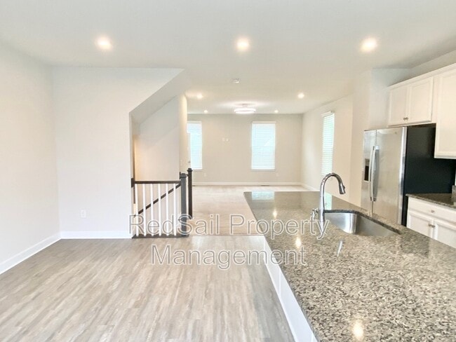 Building Photo - 1744 Defiance Dr