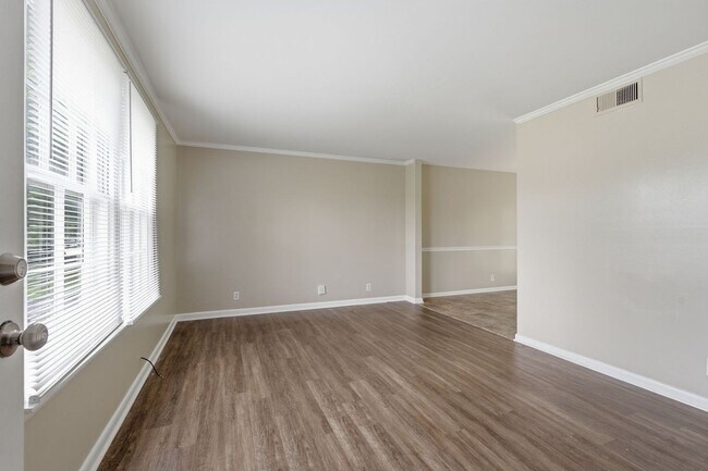 Building Photo - 758 McPherson Dr