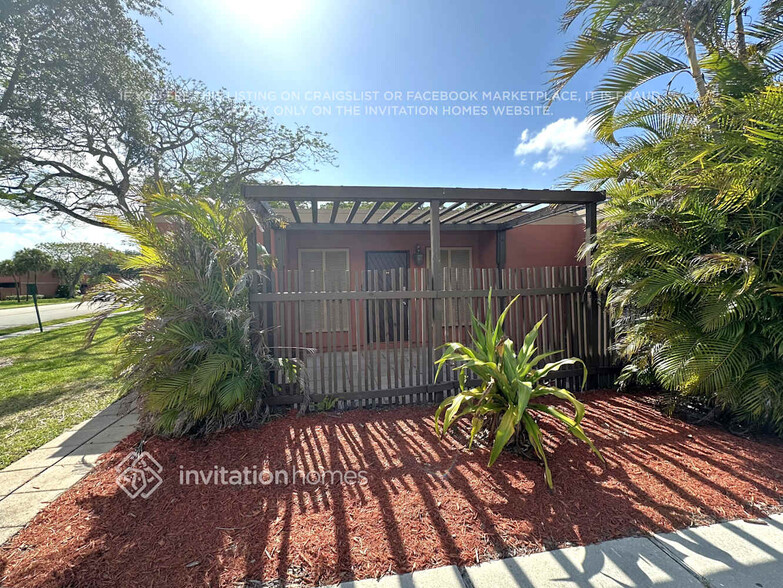 Primary Photo - 1500 Hammock Ln