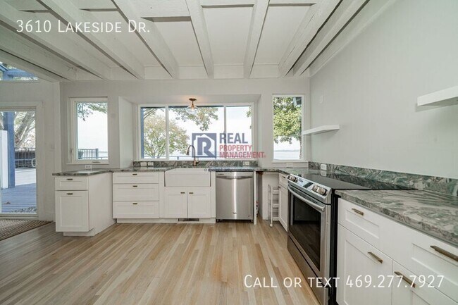 Building Photo - 3610 Lakeside Dr