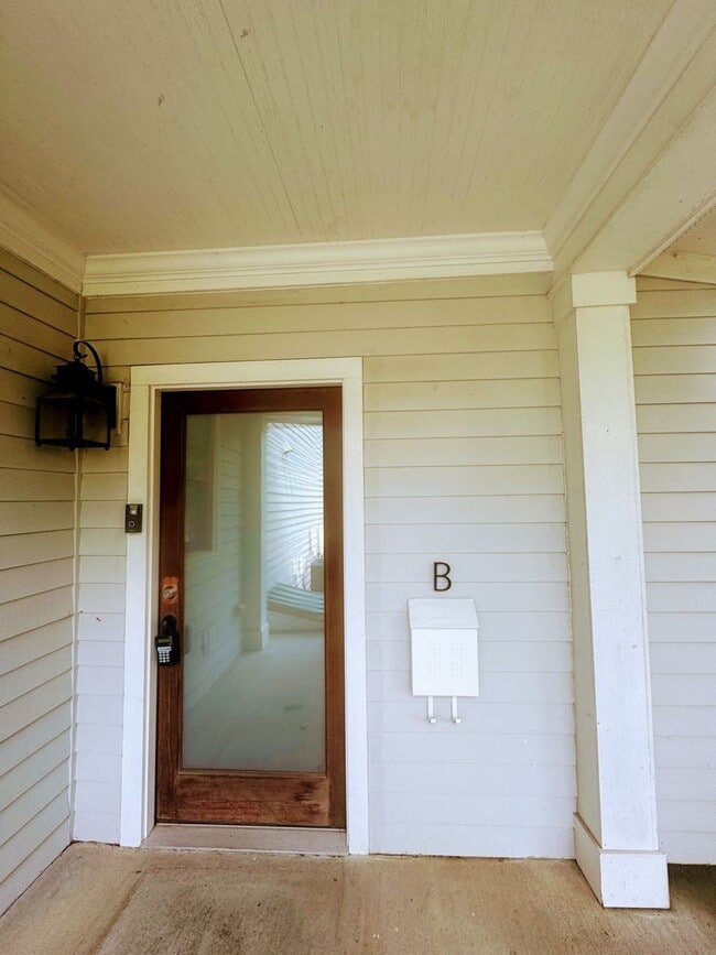 Building Photo - Gorgeous Studio Apartment in Downtown Raleigh