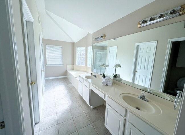 Building Photo - 1111 Mulberry Ln