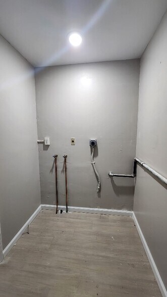 Building Photo - 2 Hazelwood Cir