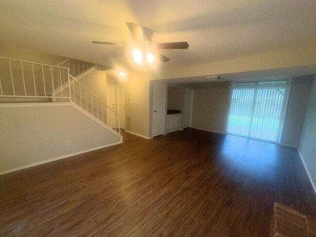 Building Photo - 2222 Riverford Dr