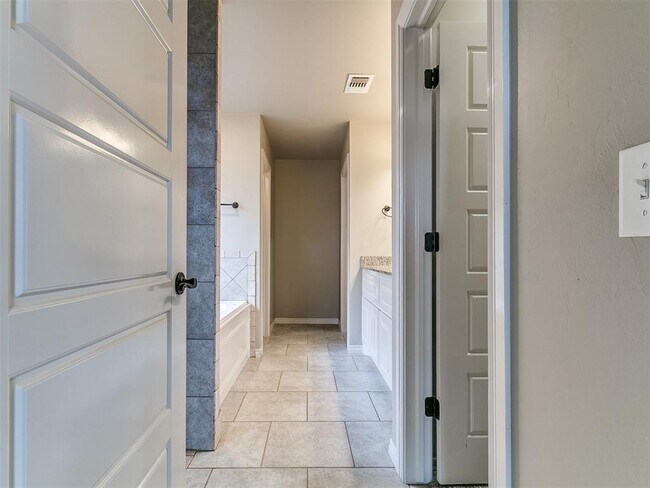 Building Photo - 4932 Wister Ln