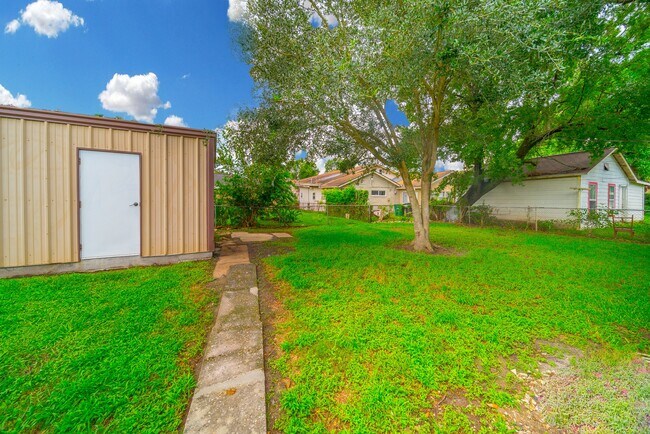 Building Photo - 6307 Westover St