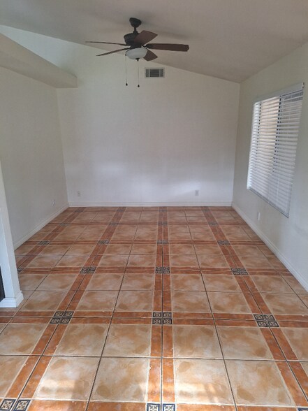 Building Photo - 39751 Amberley Cir