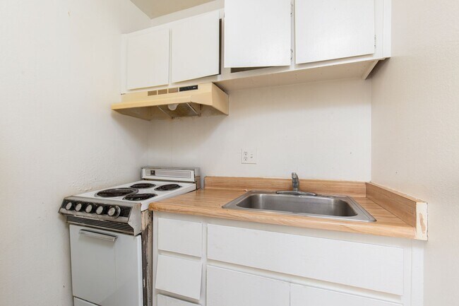 Building Photo - 4600 University Center Dr