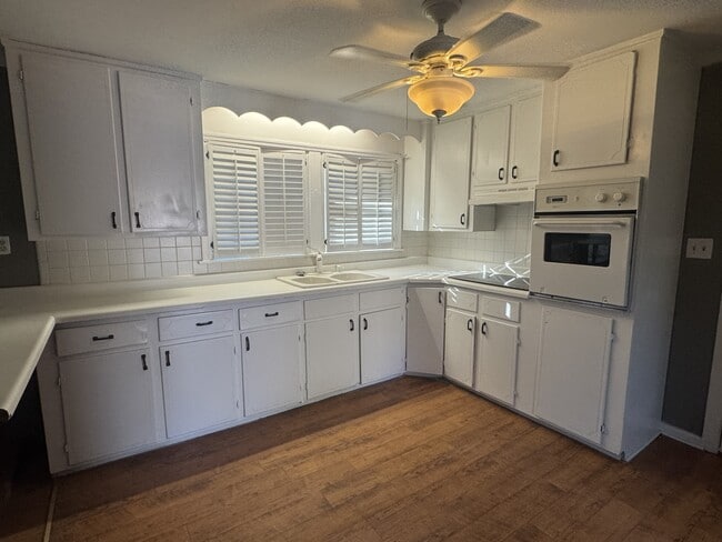 Building Photo - 78 Helen Dr