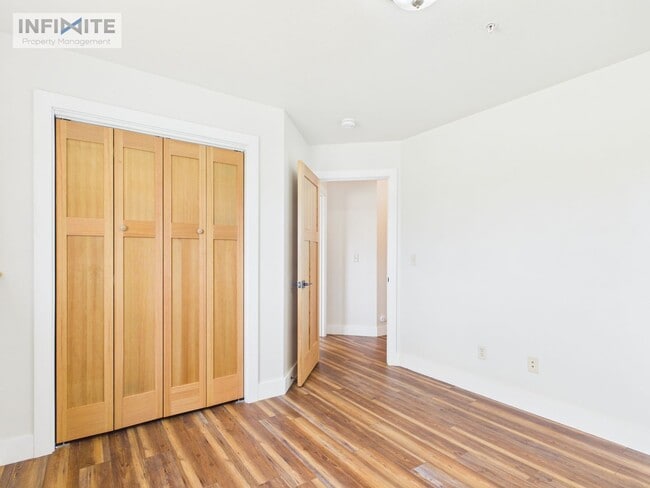 Building Photo - Updated 2 Bedroom in Belgrade
