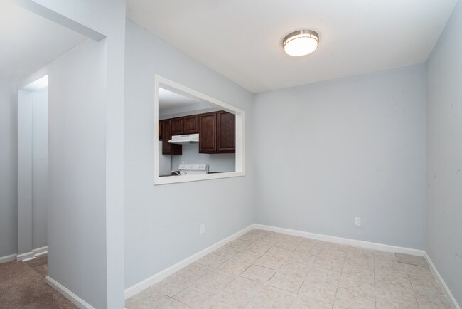 Building Photo - 4818 Rozzelles Ferry Rd