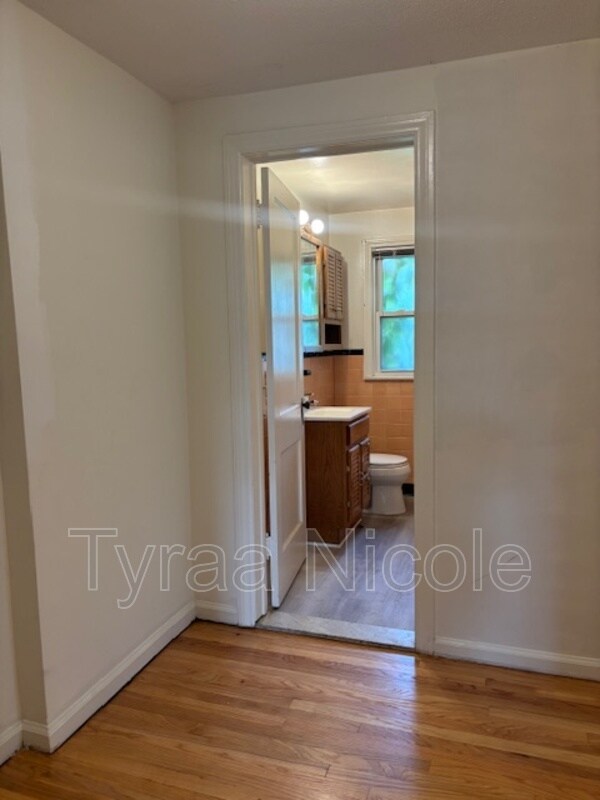 Building Photo - 1939 Ewald Cir