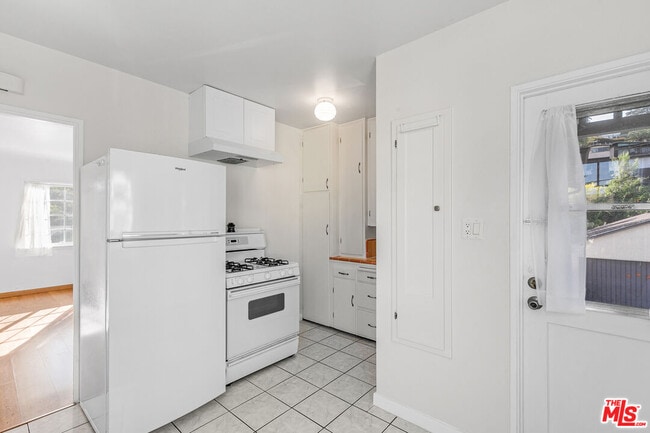 Building Photo - 4537 College View Ave