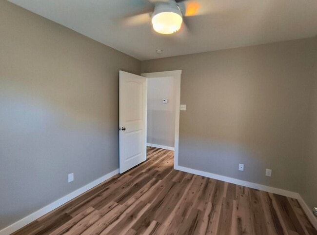 Building Photo - Beautiful 3 Bed, 2 Bath Home – Fully Renov...