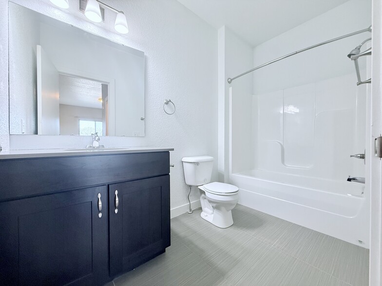 Master Bath - 221 E 5th St