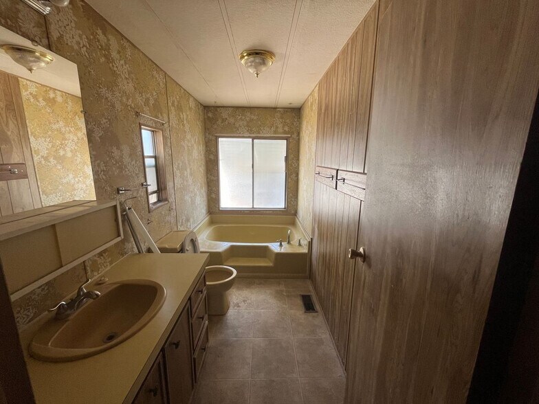 Building Photo - 5711 Columbia Way