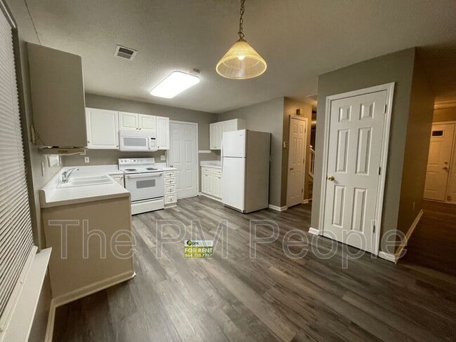 Building Photo - 201 Fairview Lake Way