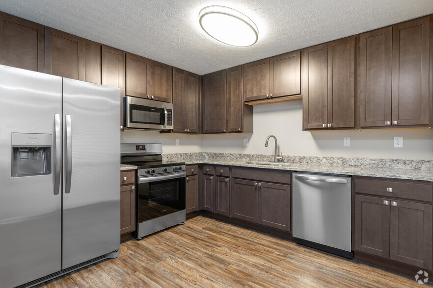 1BR, 1BA - 450SF Kitchen - Tyler Park Apartments