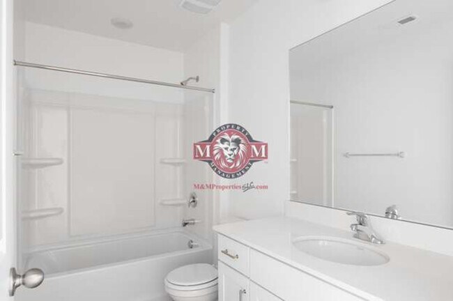 Building Photo - Great Newer 3 Bd 2.5 Bath Townhome