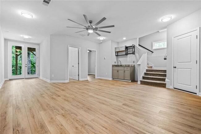 Building Photo - 421 Retreat Ln