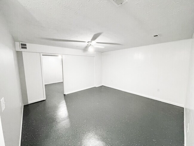 Building Photo - 5214 S 82nd St