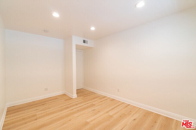 Building Photo - 4220 Towhee Dr