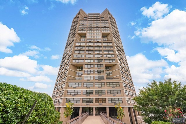 Building Photo - 7004 JFK Blvd E