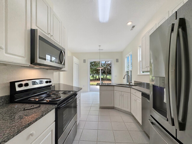 Building Photo - 4333 Oakwood Cir