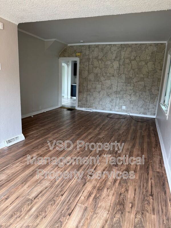 Building Photo - 3408 E 140th St