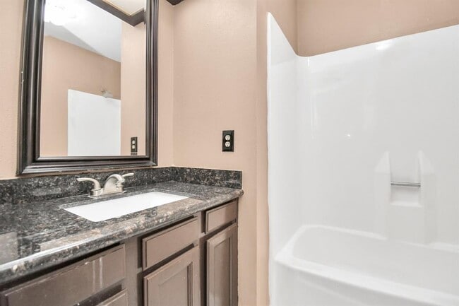 Building Photo - 17035 Quail Bend Dr