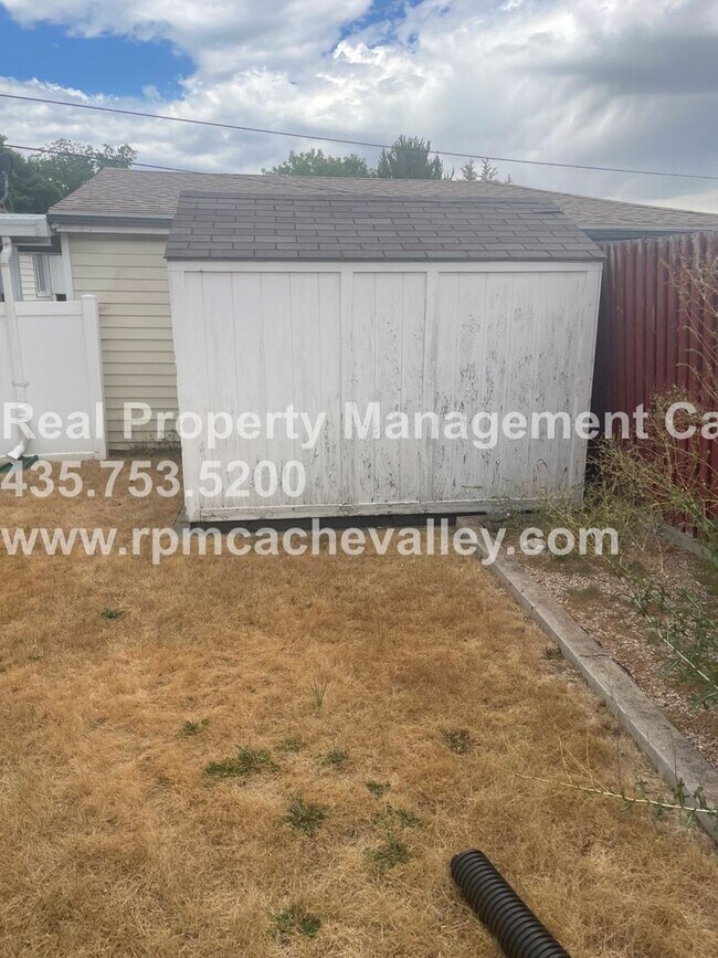 Building Photo - 495 E 900 N