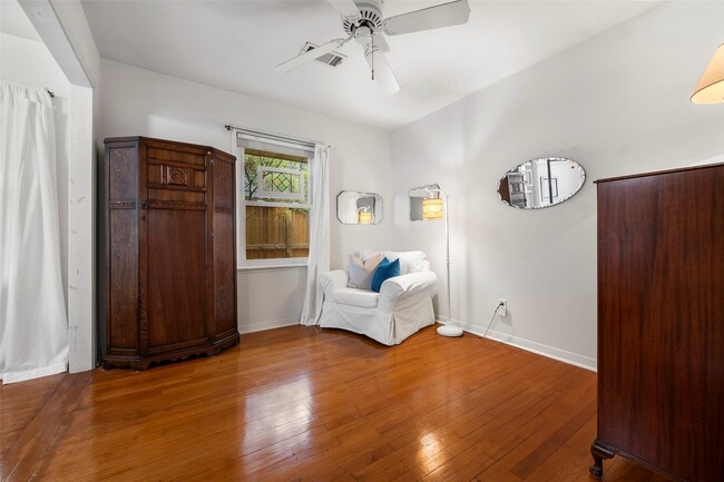 Building Photo - 2114 Saxon Dr