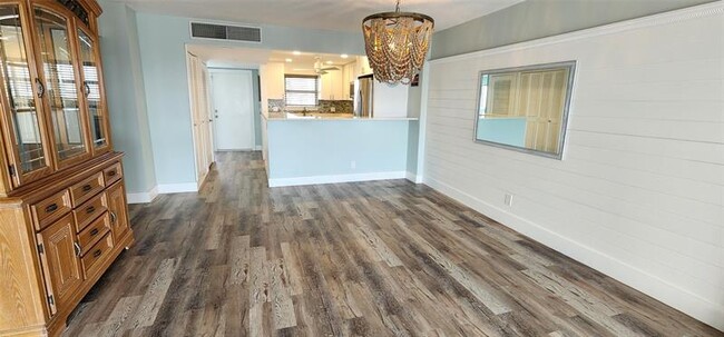 Building Photo - 299 N Riverside Dr