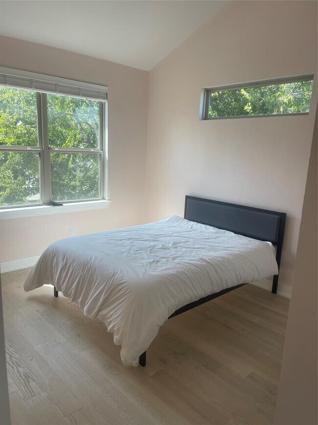 Building Photo - 1159 Webberville Rd