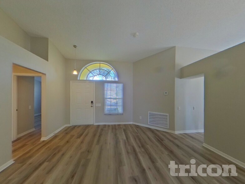 Building Photo - 217 Lakeway Ln