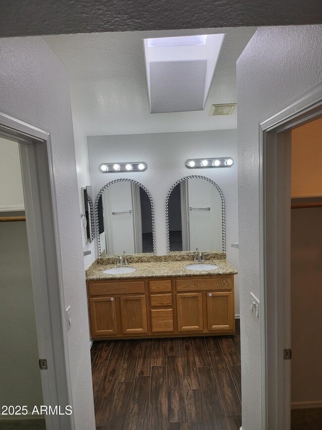 Building Photo - 4909 W Behrend Dr
