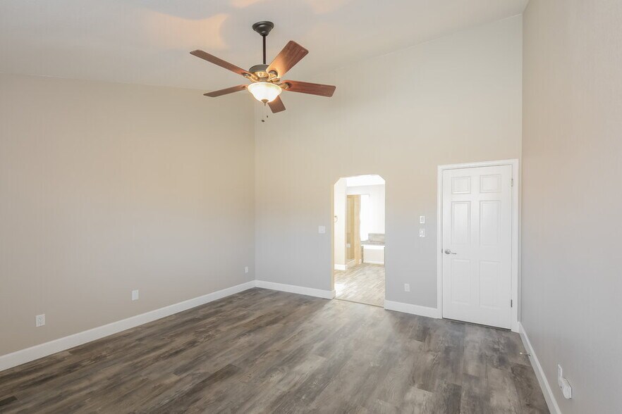 Building Photo - 15092 E Chenango Ave