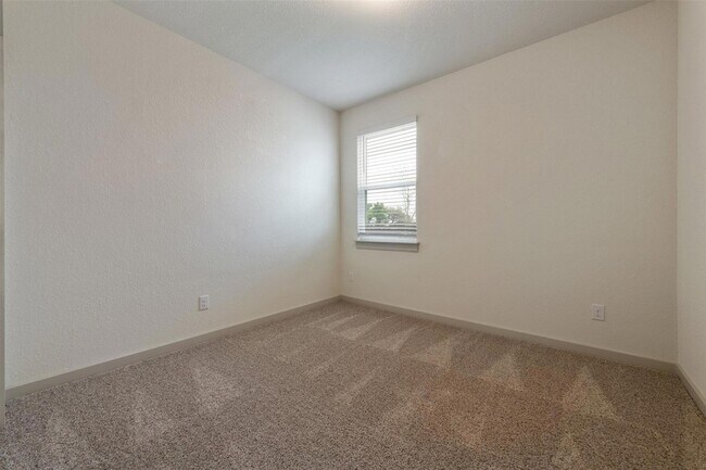 Building Photo - 220 Deserti Rd