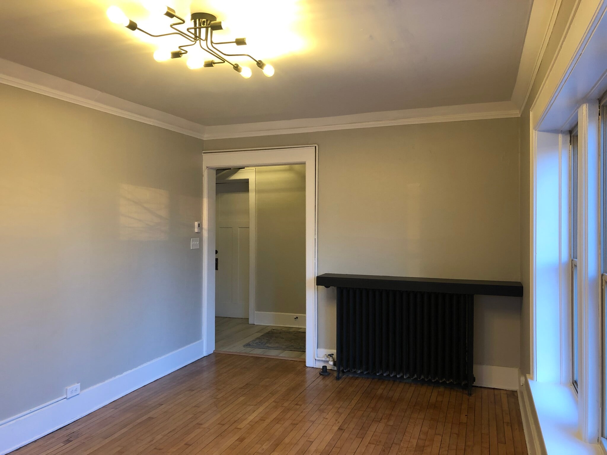 Building Photo - 318 E Deer Pl