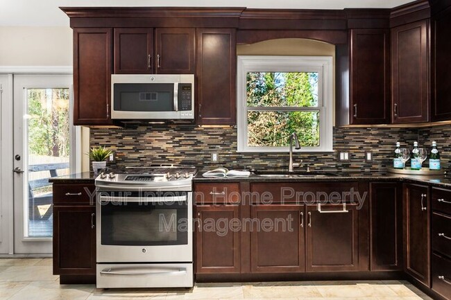 Building Photo - 2883 Fantasy Ln